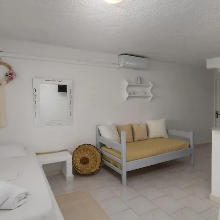 Konaki Basement - υπόγειο Adamantas (Milos)